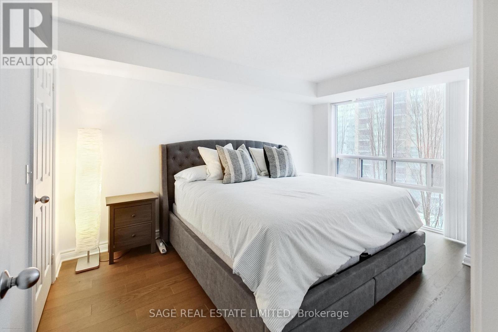 513 - 11 Michael Power Place, Toronto, Ontario  M9A 5G3 - Photo 14 - W12894774