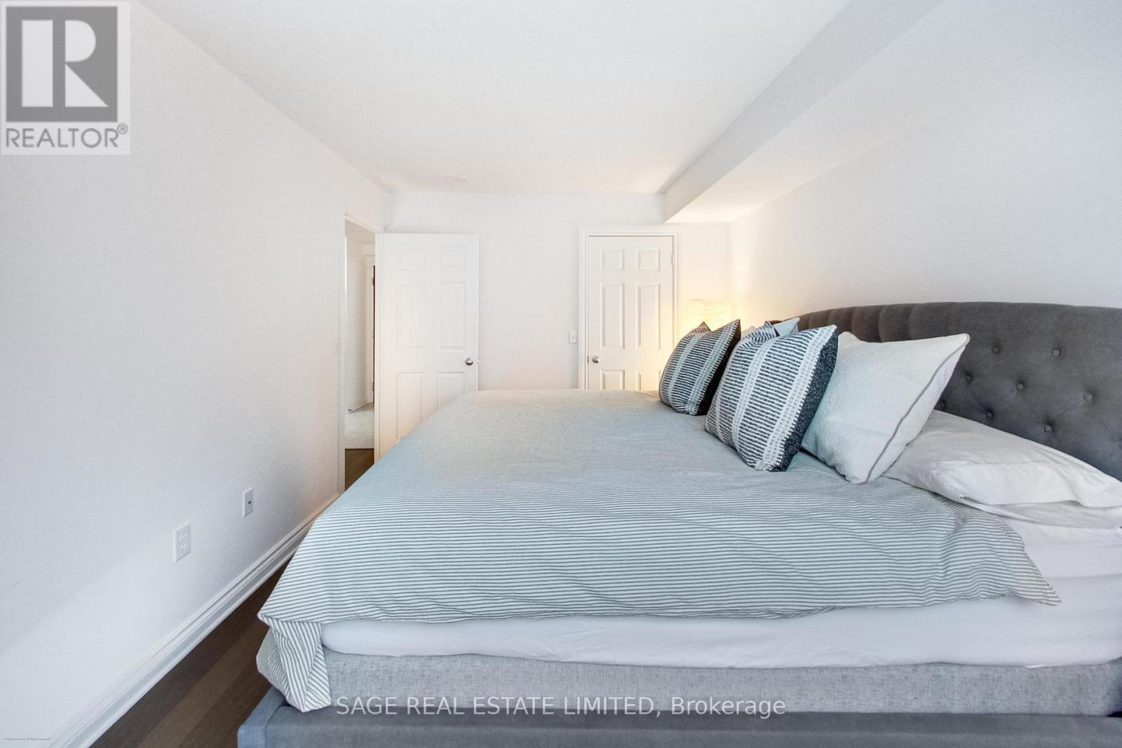 513 - 11 Michael Power Place, Toronto, Ontario  M9A 5G3 - Photo 16 - W12894774
