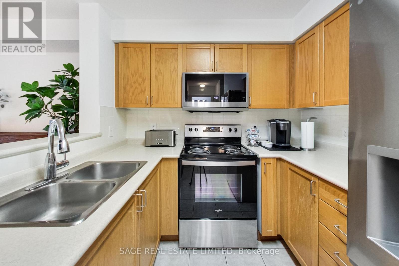513 - 11 Michael Power Place, Toronto, Ontario  M9A 5G3 - Photo 3 - W12894774