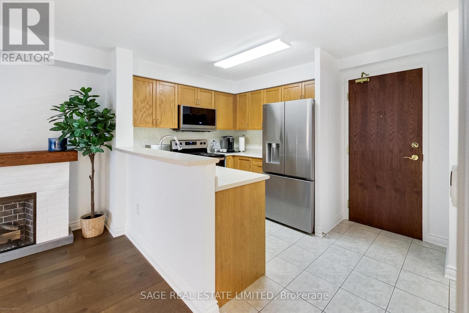 513 - 11 Michael Power Place, Toronto, Ontario  M9A 5G3 - Photo 5 - W12894774