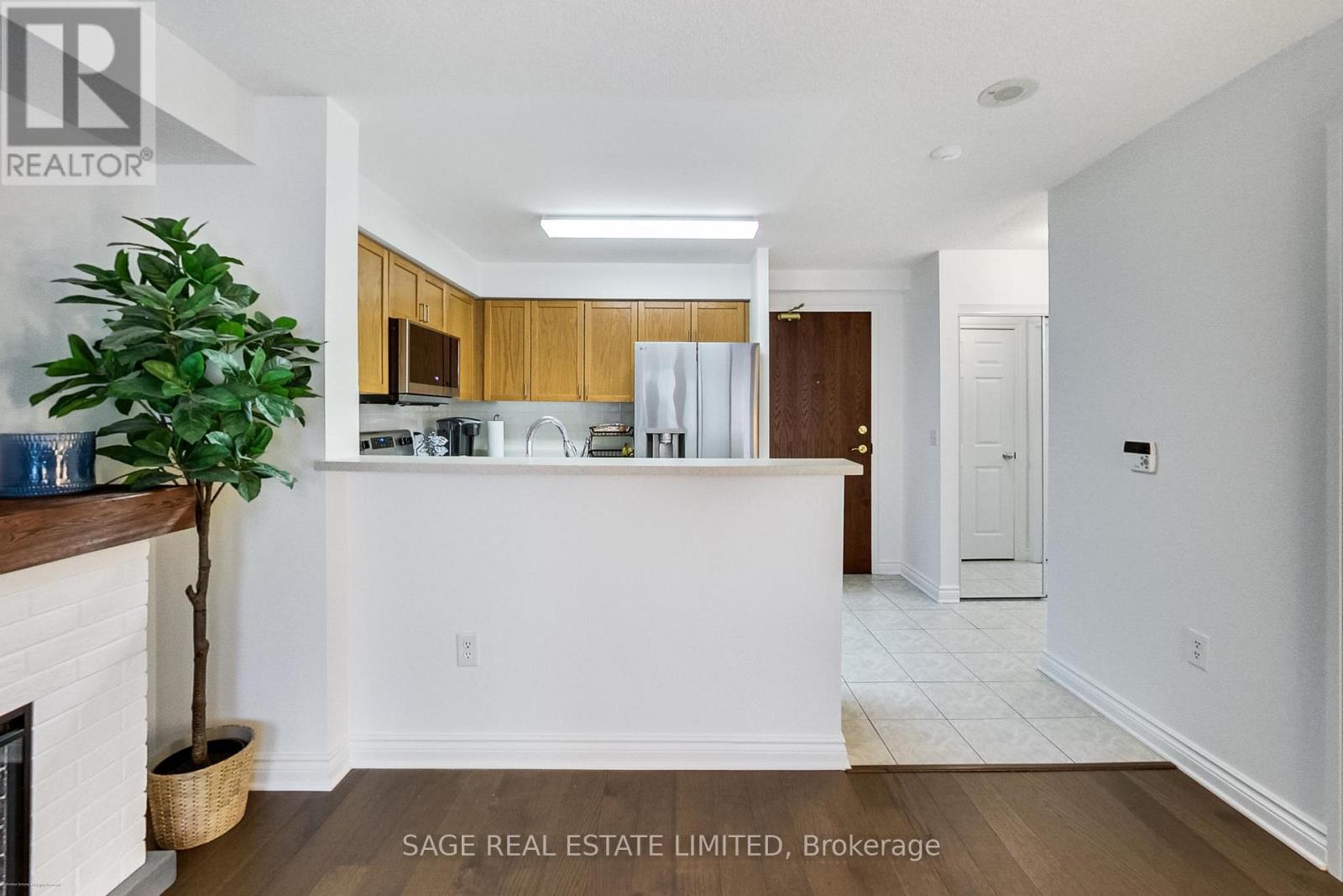 513 - 11 Michael Power Place, Toronto, Ontario  M9A 5G3 - Photo 6 - W12894774