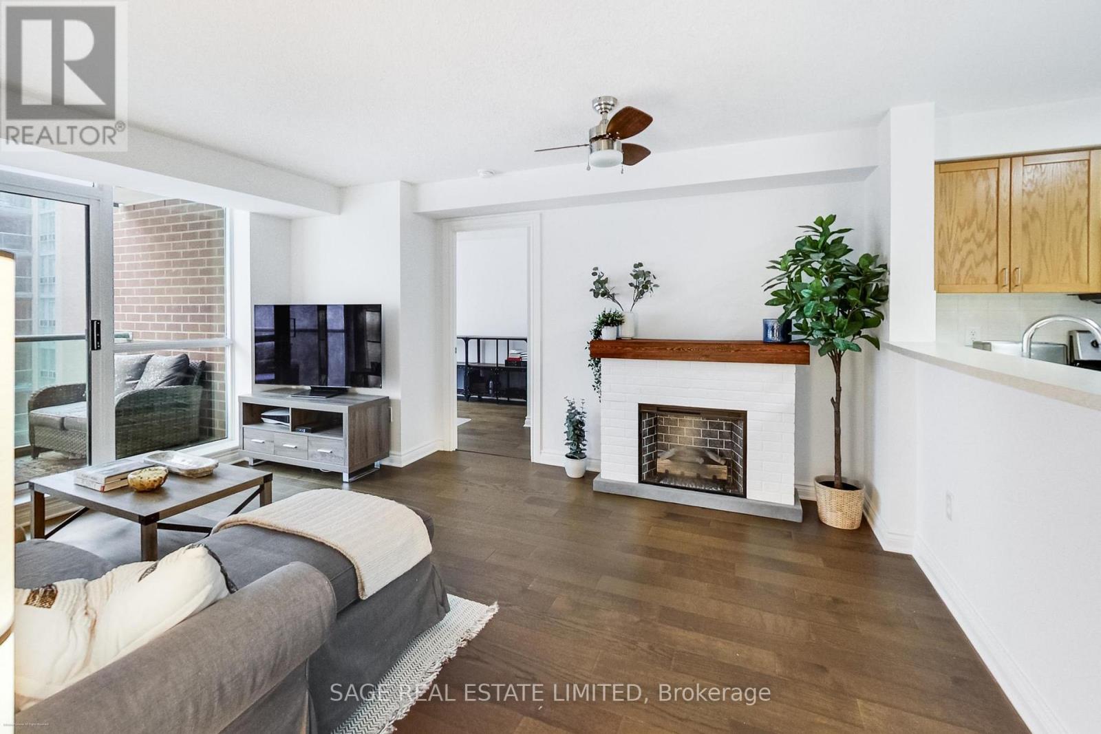 513 - 11 Michael Power Place, Toronto, Ontario  M9A 5G3 - Photo 8 - W12894774