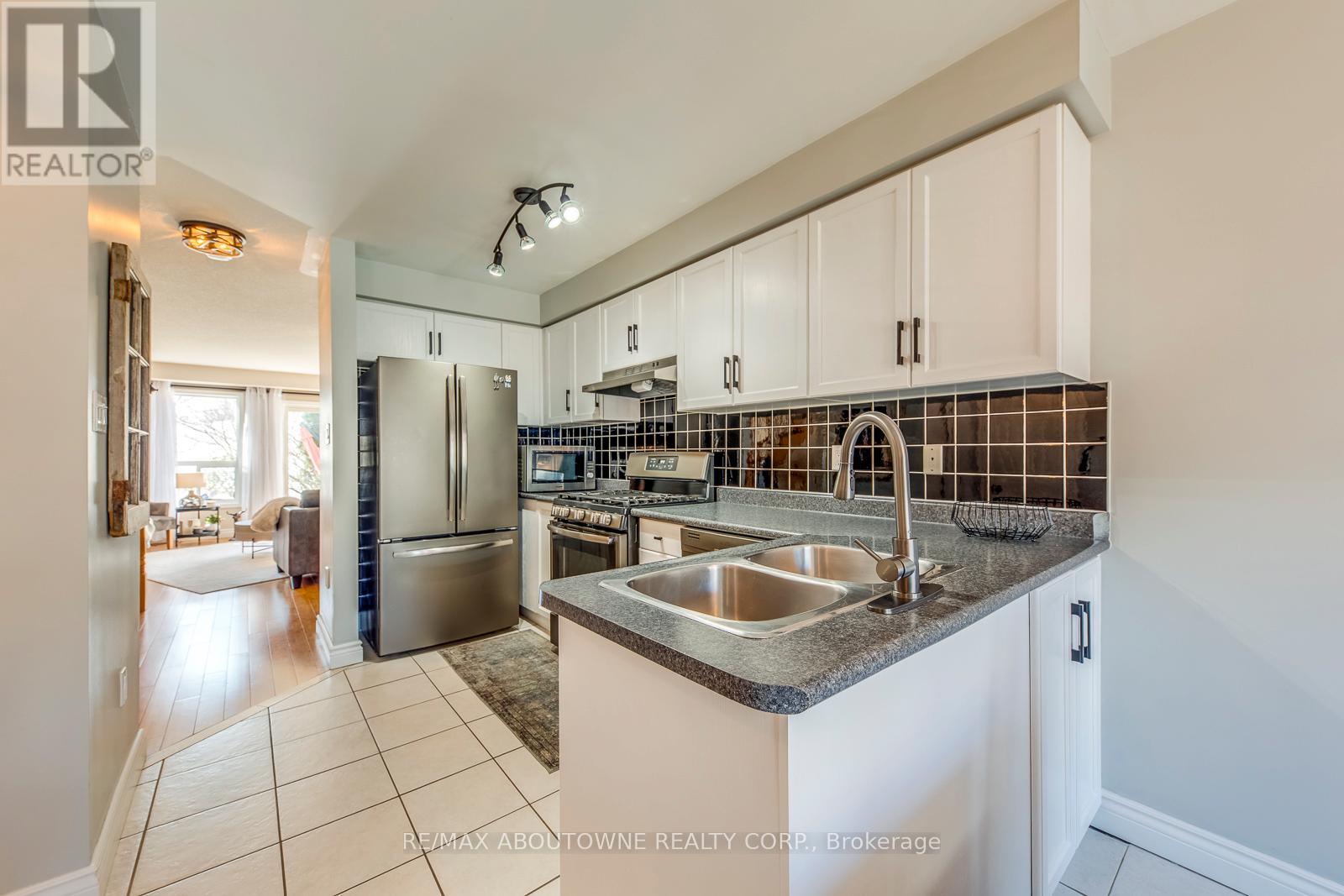 34 Palomino Trail, Halton Hills, Ontario  L7G 6E9 - Photo 11 - W12894824