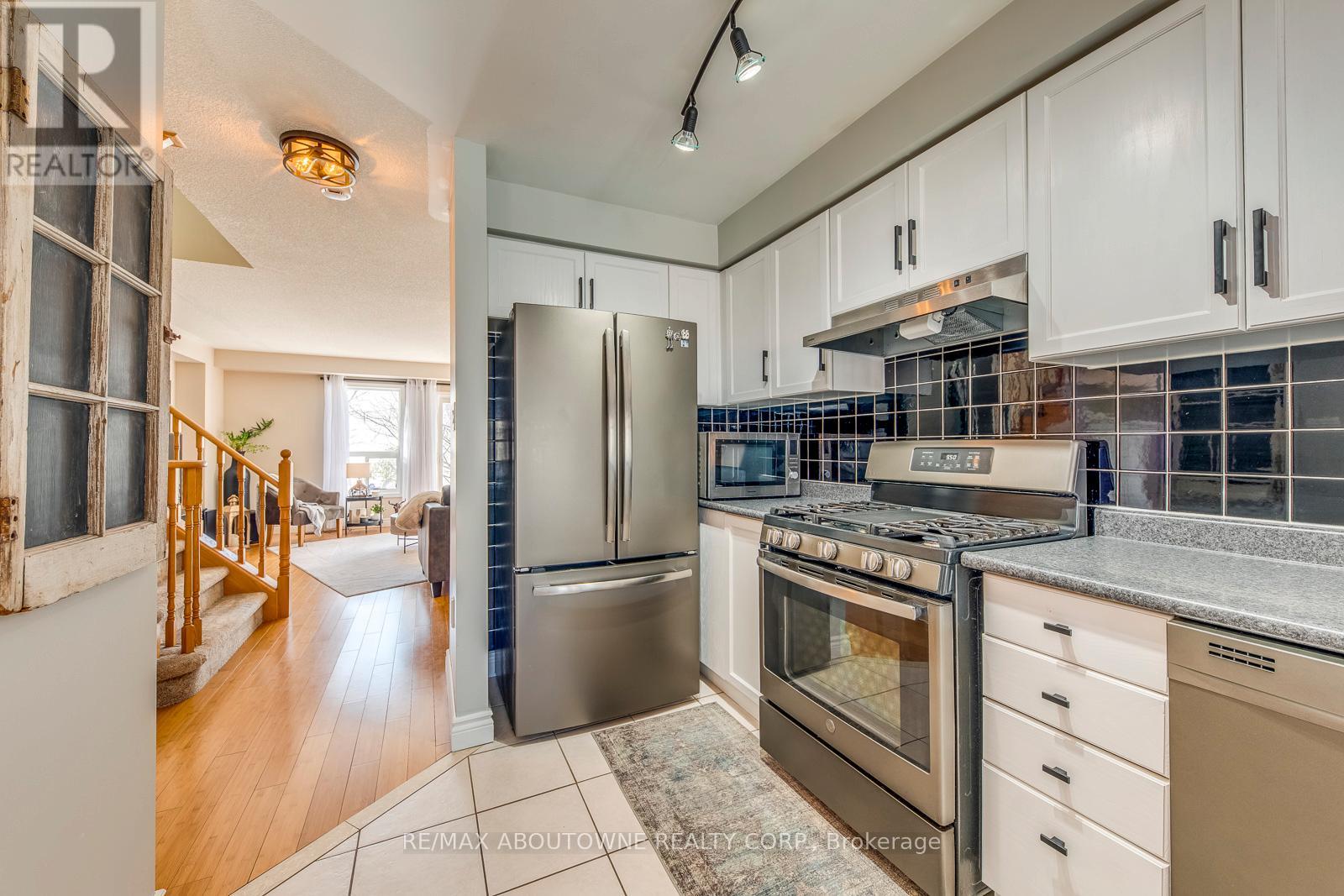 34 Palomino Trail, Halton Hills, Ontario  L7G 6E9 - Photo 12 - W12894824