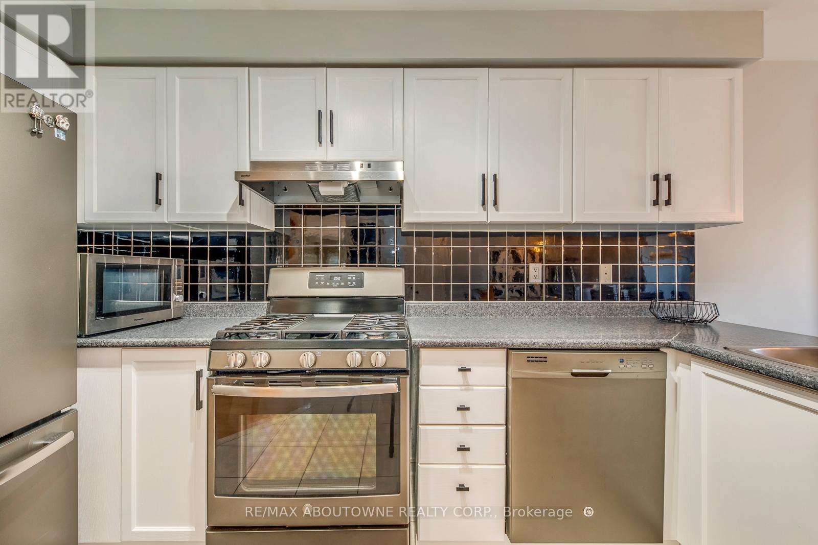 34 Palomino Trail, Halton Hills, Ontario  L7G 6E9 - Photo 13 - W12894824