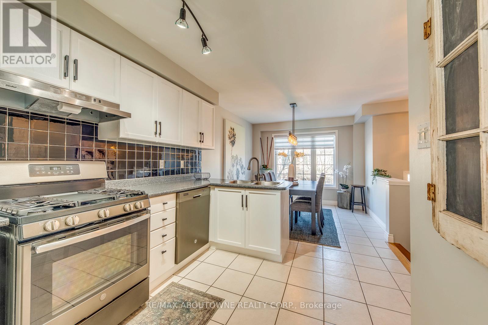 34 Palomino Trail, Halton Hills, Ontario  L7G 6E9 - Photo 15 - W12894824