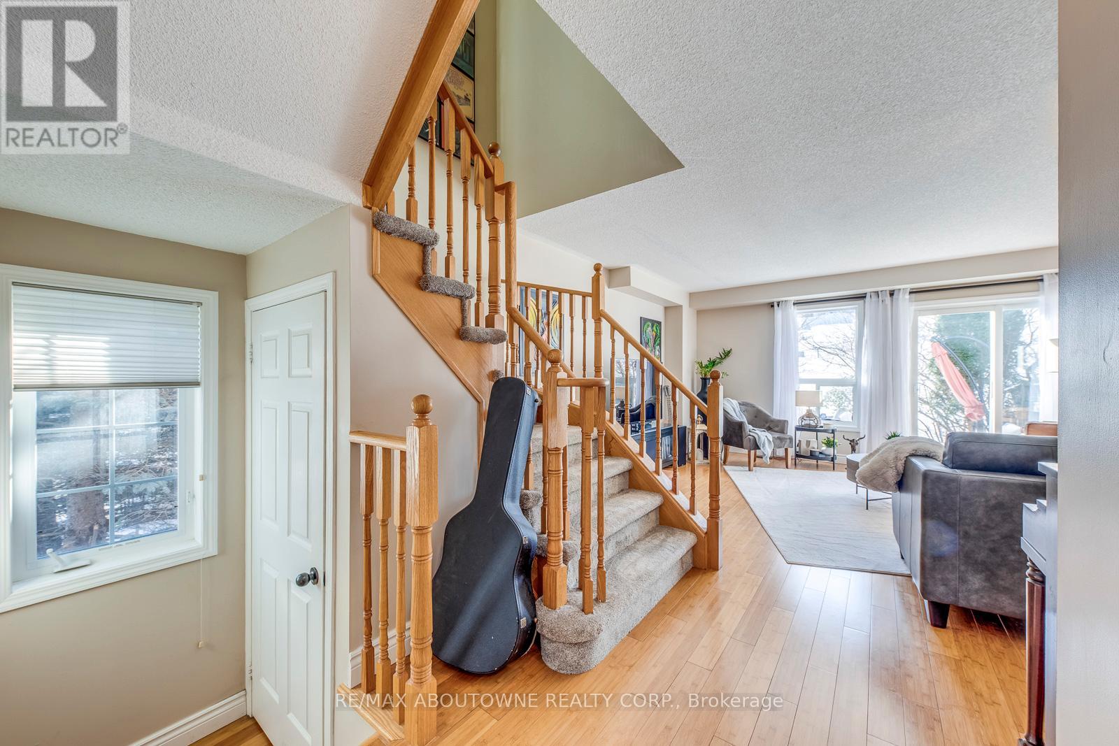 34 Palomino Trail, Halton Hills, Ontario  L7G 6E9 - Photo 16 - W12894824