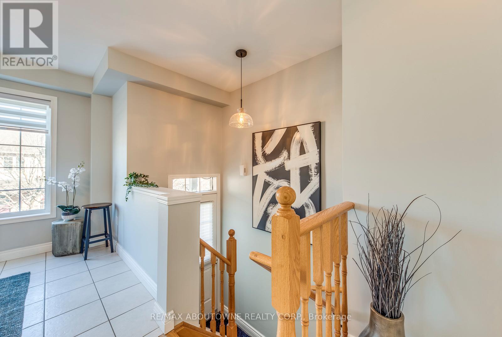 34 Palomino Trail, Halton Hills, Ontario  L7G 6E9 - Photo 5 - W12894824