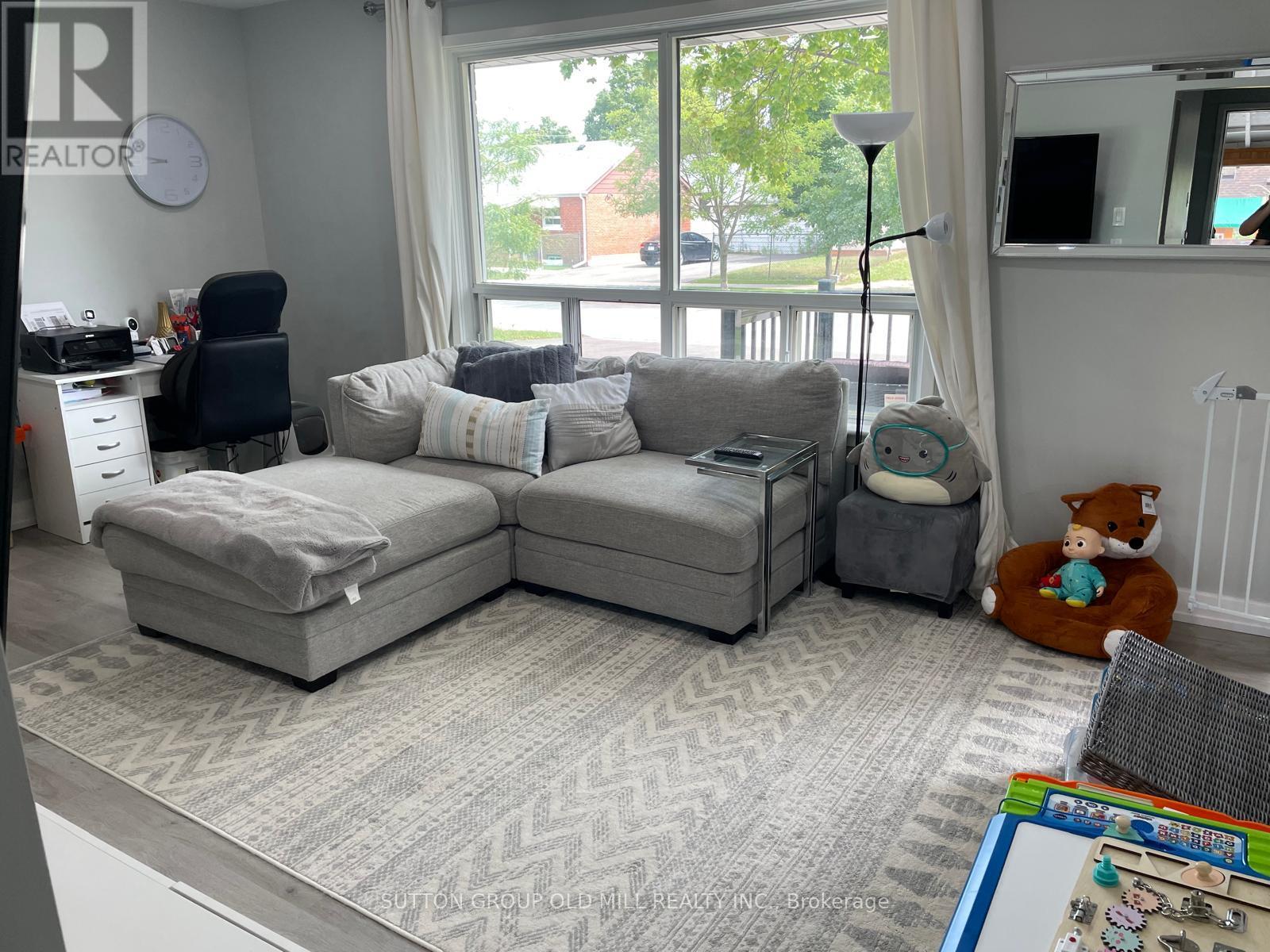 Main - 79 Barrhead Crescent, Toronto, Ontario  M9W 3Z8 - Photo 3 - W12894890