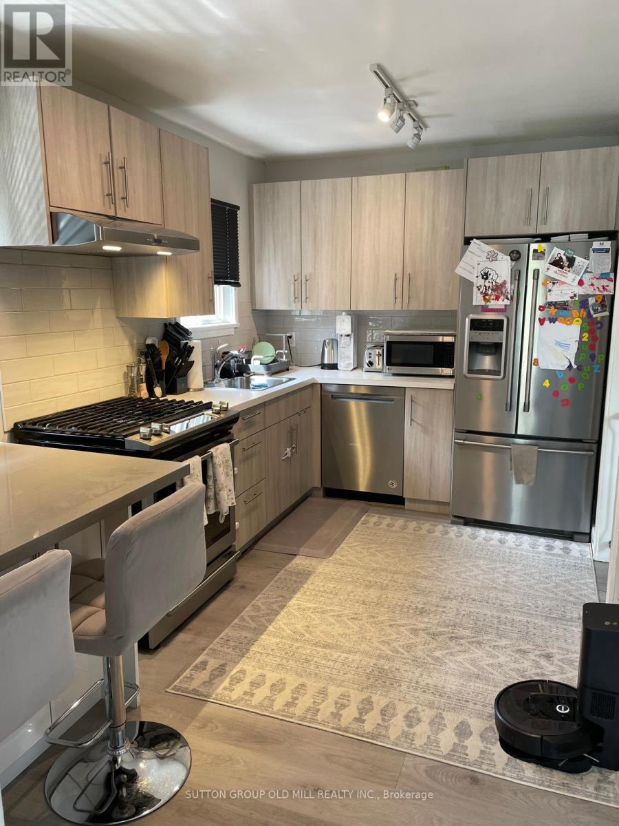 Main - 79 Barrhead Crescent, Toronto, Ontario  M9W 3Z8 - Photo 4 - W12894890