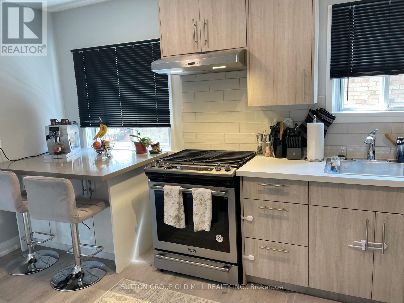 Main - 79 Barrhead Crescent, Toronto, Ontario  M9W 3Z8 - Photo 5 - W12894890