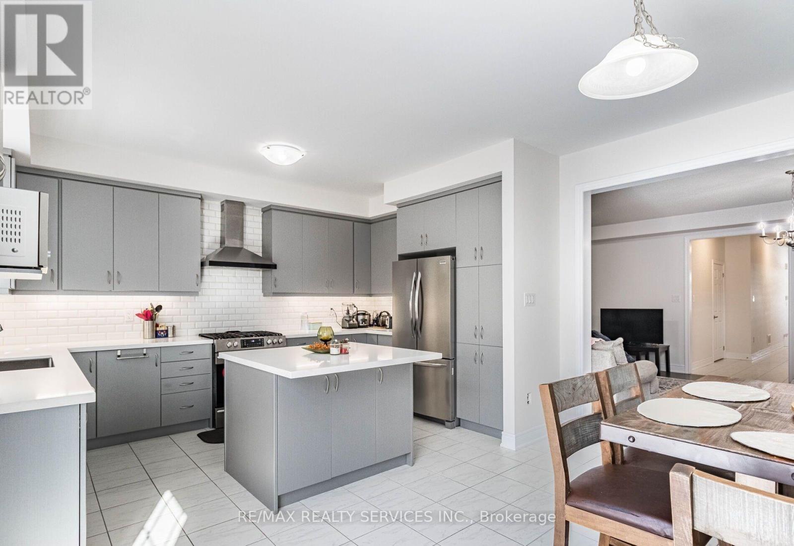 17 Overstone Road E, Halton Hills, Ontario  L7G 0M9 - Photo 10 - W12894892