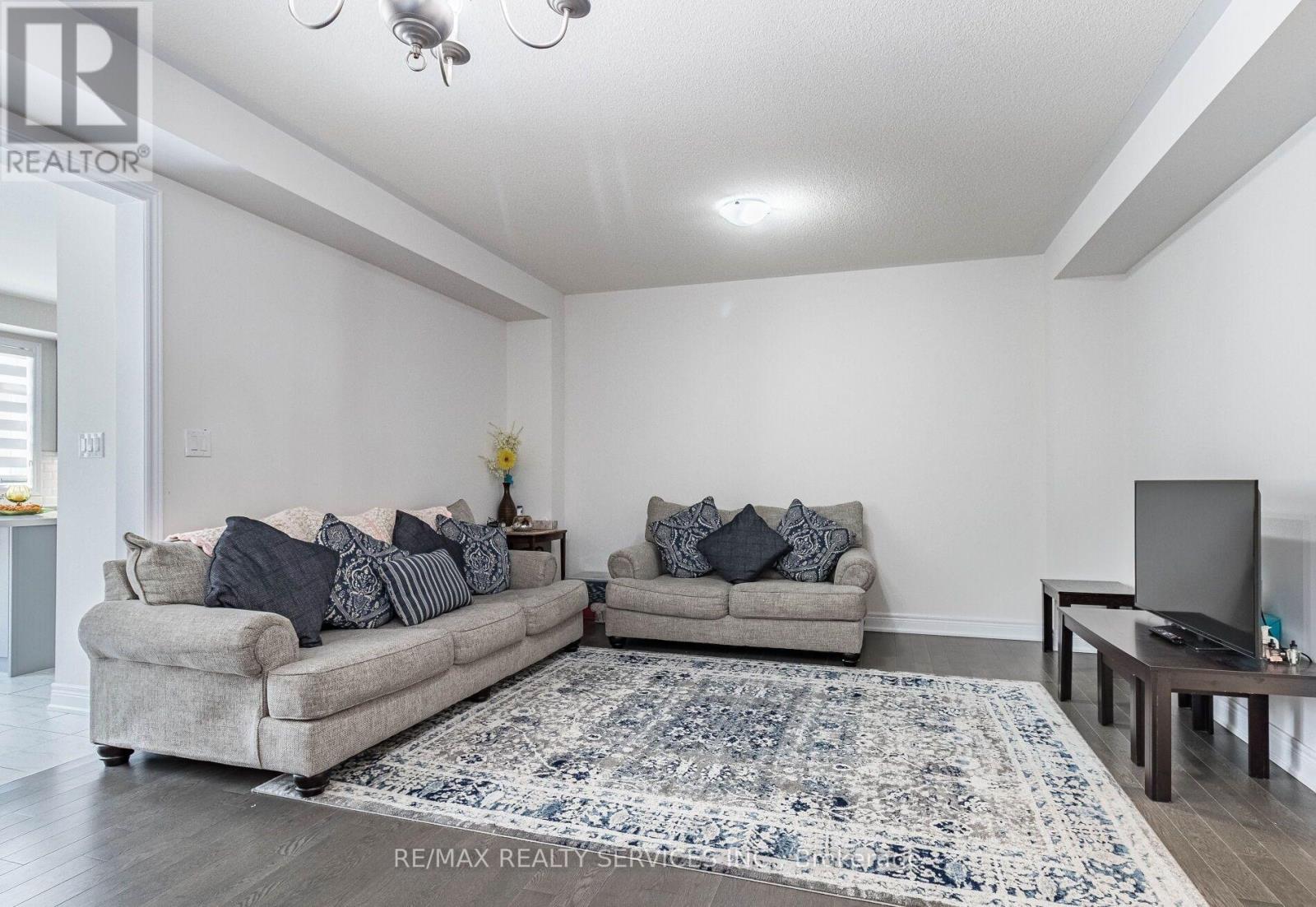 17 Overstone Road E, Halton Hills, Ontario  L7G 0M9 - Photo 5 - W12894892