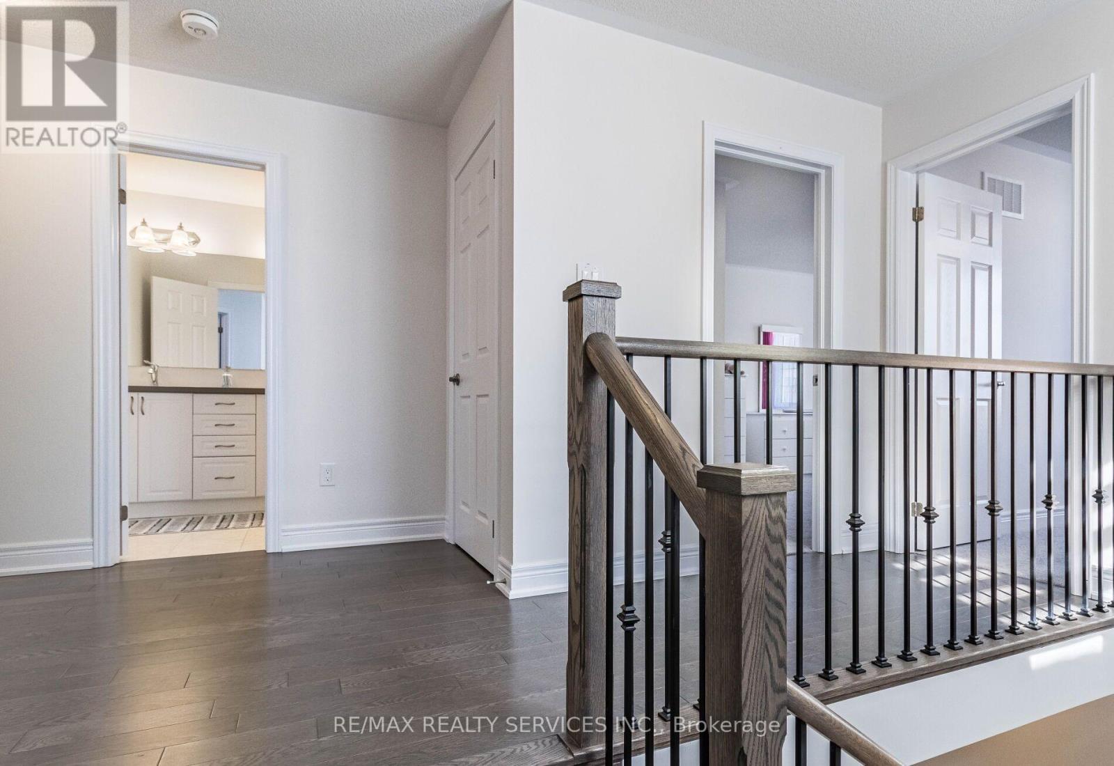 17 Overstone Road E, Halton Hills, Ontario  L7G 0M9 - Photo 8 - W12894892