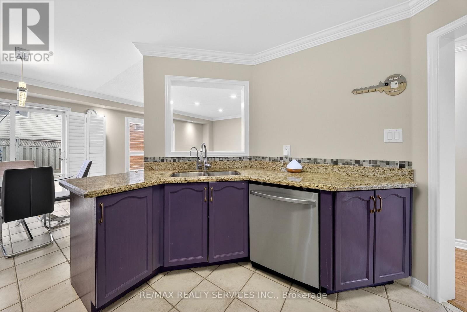 63 Irene Crescent, Brampton, Ontario  L7A 3E9 - Photo 12 - W12894904