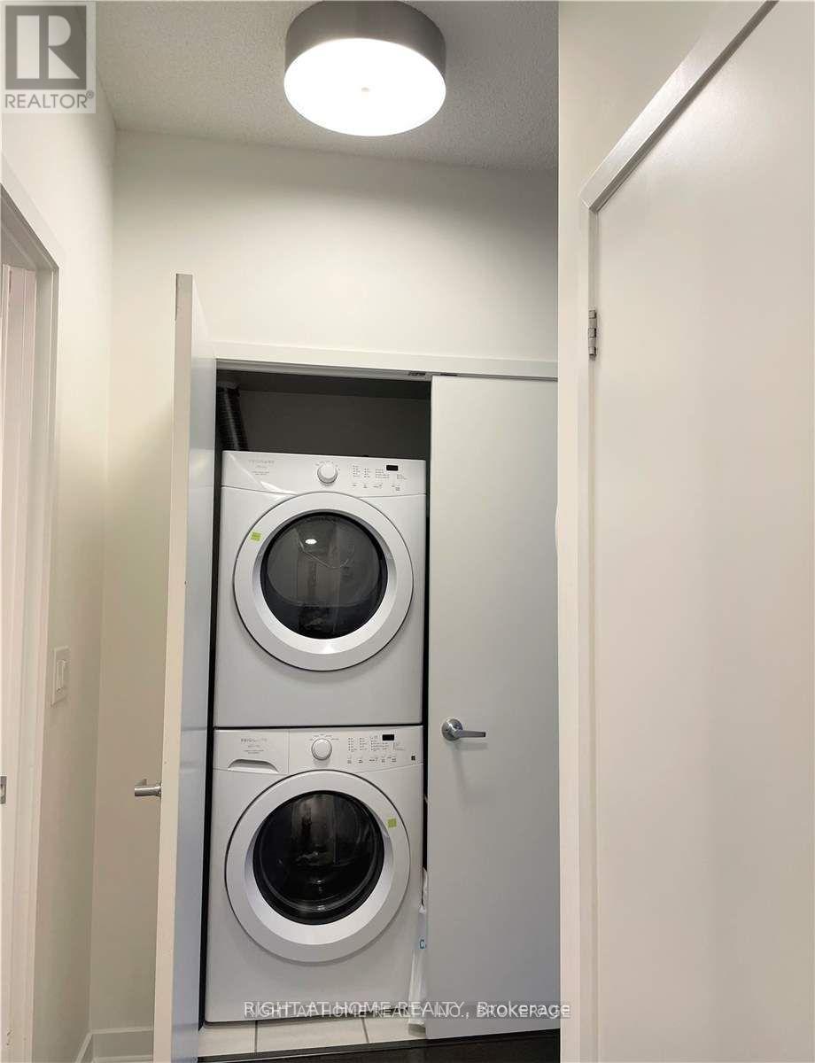 801 - 360 Square One Drive, Mississauga, Ontario  L5B 0G7 - Photo 6 - W12894952