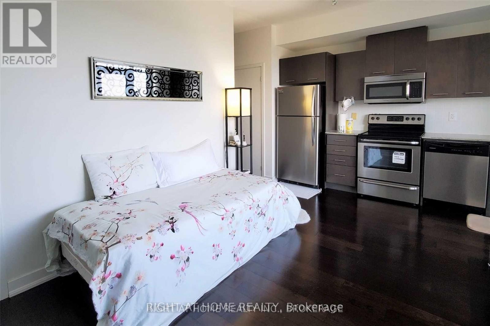 801 - 360 Square One Drive, Mississauga, Ontario  L5B 0G7 - Photo 7 - W12894952