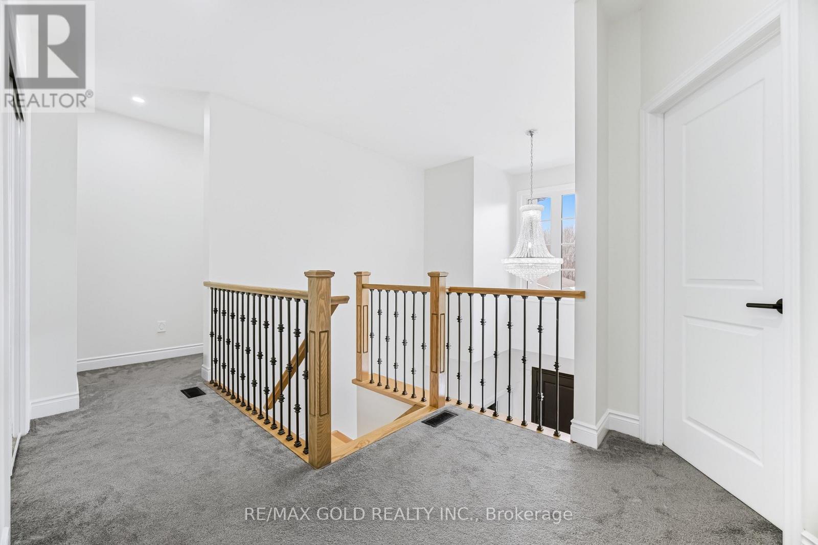 70 Mccraney Street W, Oakville, Ontario  L6H 1H4 - Photo 11 - W12894966