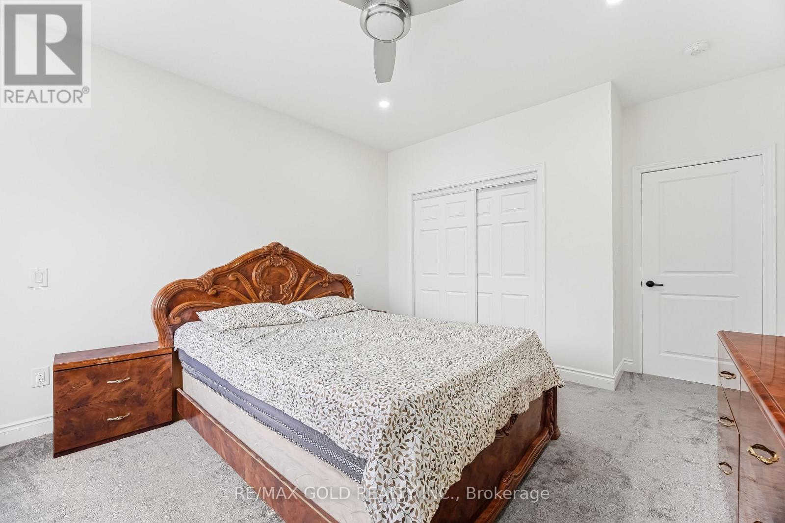 70 Mccraney Street W, Oakville, Ontario  L6H 1H4 - Photo 15 - W12894966