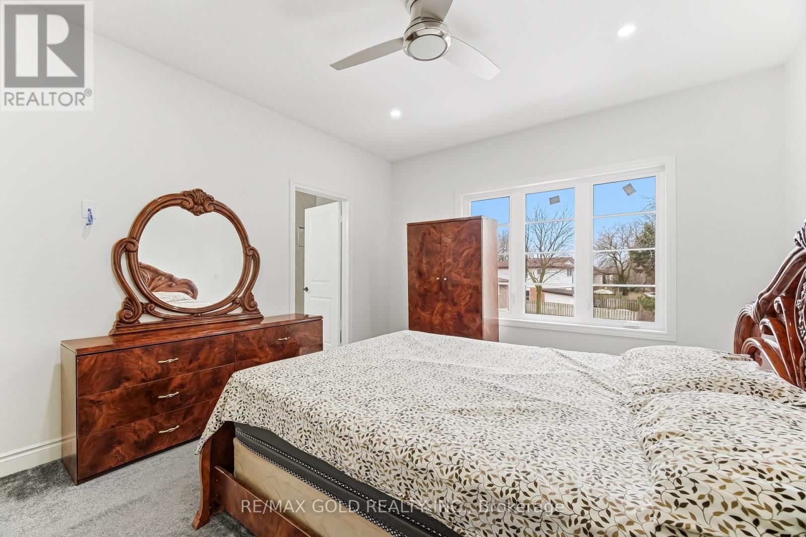 70 Mccraney Street W, Oakville, Ontario  L6H 1H4 - Photo 16 - W12894966