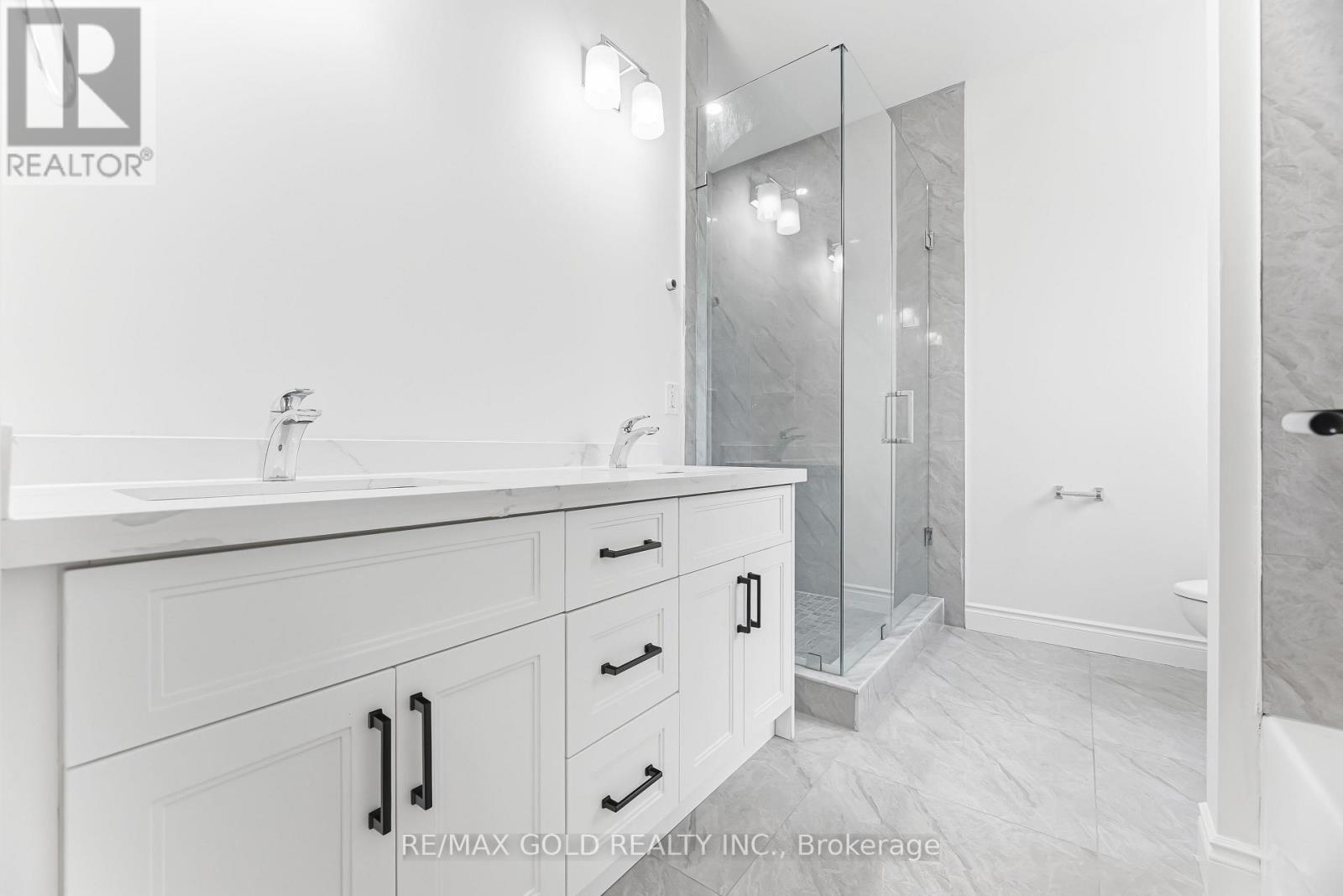 70 Mccraney Street W, Oakville, Ontario  L6H 1H4 - Photo 18 - W12894966