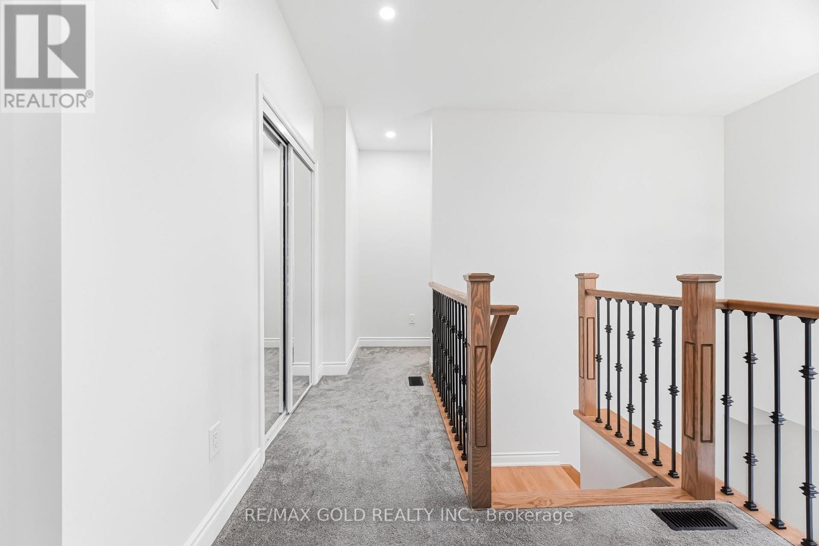 70 Mccraney Street W, Oakville, Ontario  L6H 1H4 - Photo 21 - W12894966