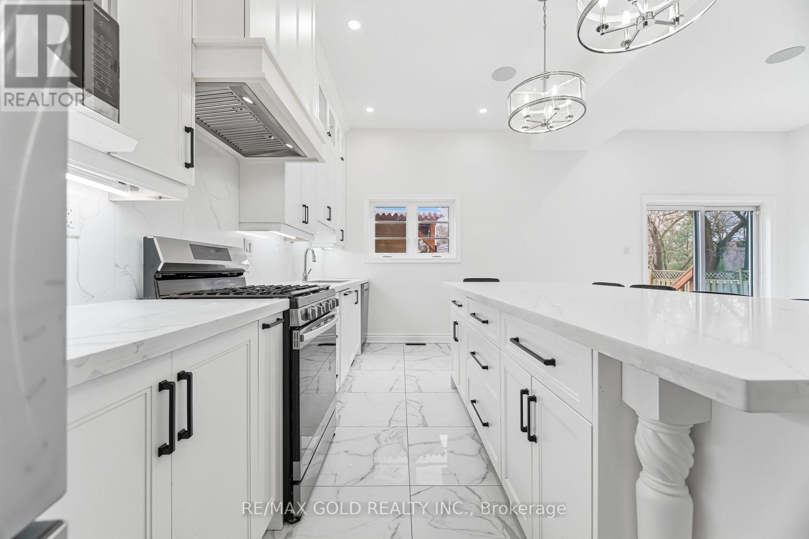 70 Mccraney Street W, Oakville, Ontario  L6H 1H4 - Photo 33 - W12894966