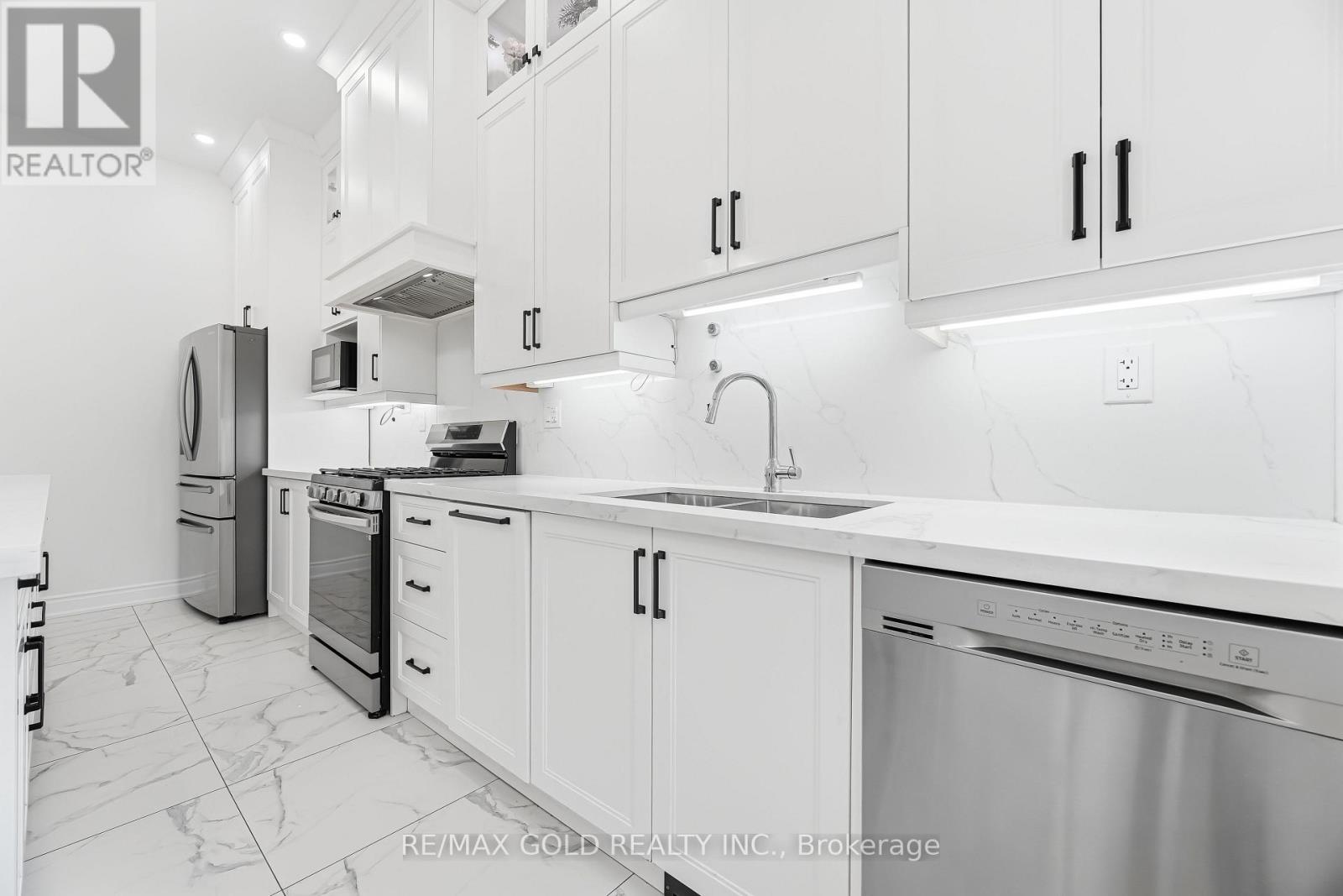 70 Mccraney Street W, Oakville, Ontario  L6H 1H4 - Photo 34 - W12894966