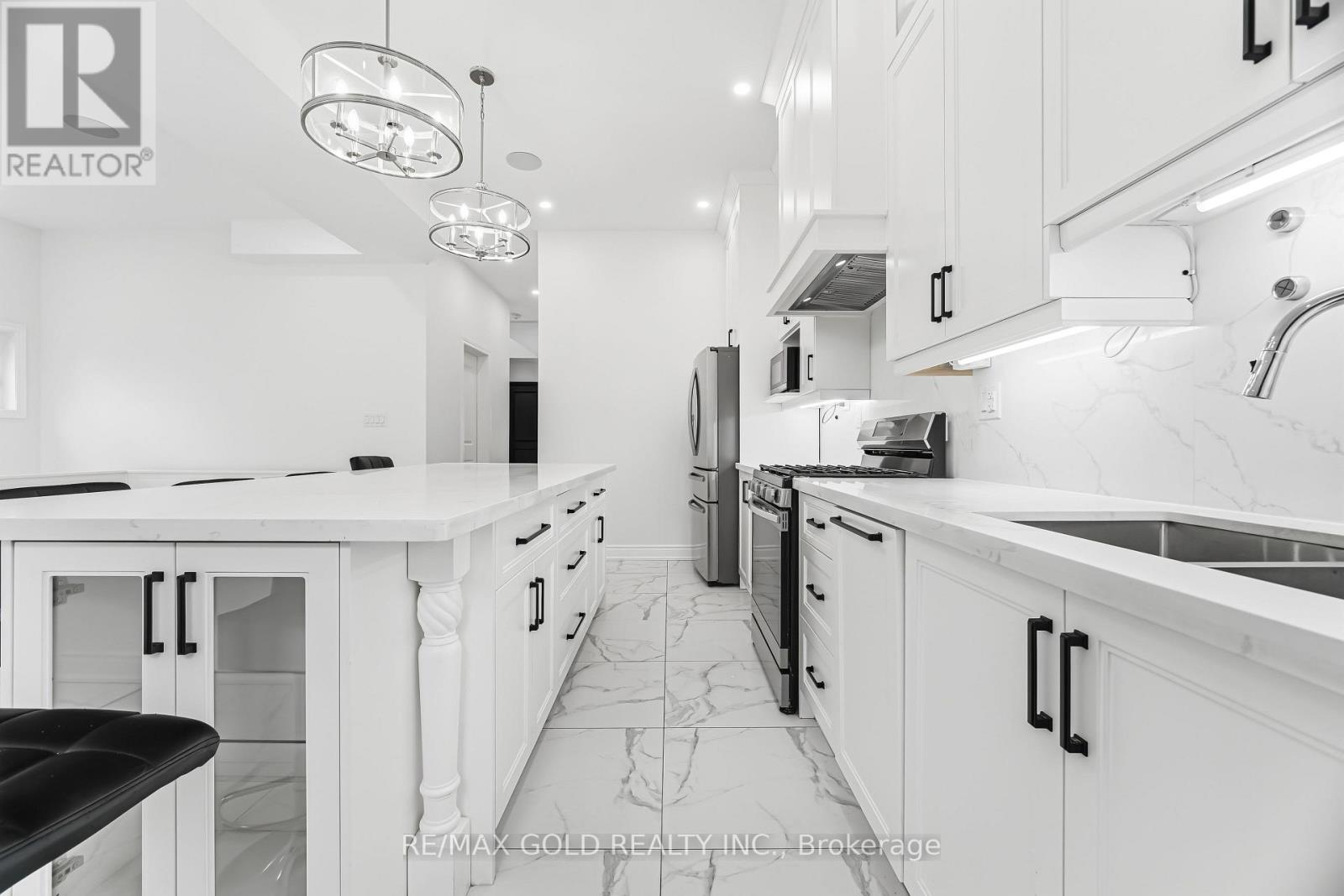 70 Mccraney Street W, Oakville, Ontario  L6H 1H4 - Photo 35 - W12894966