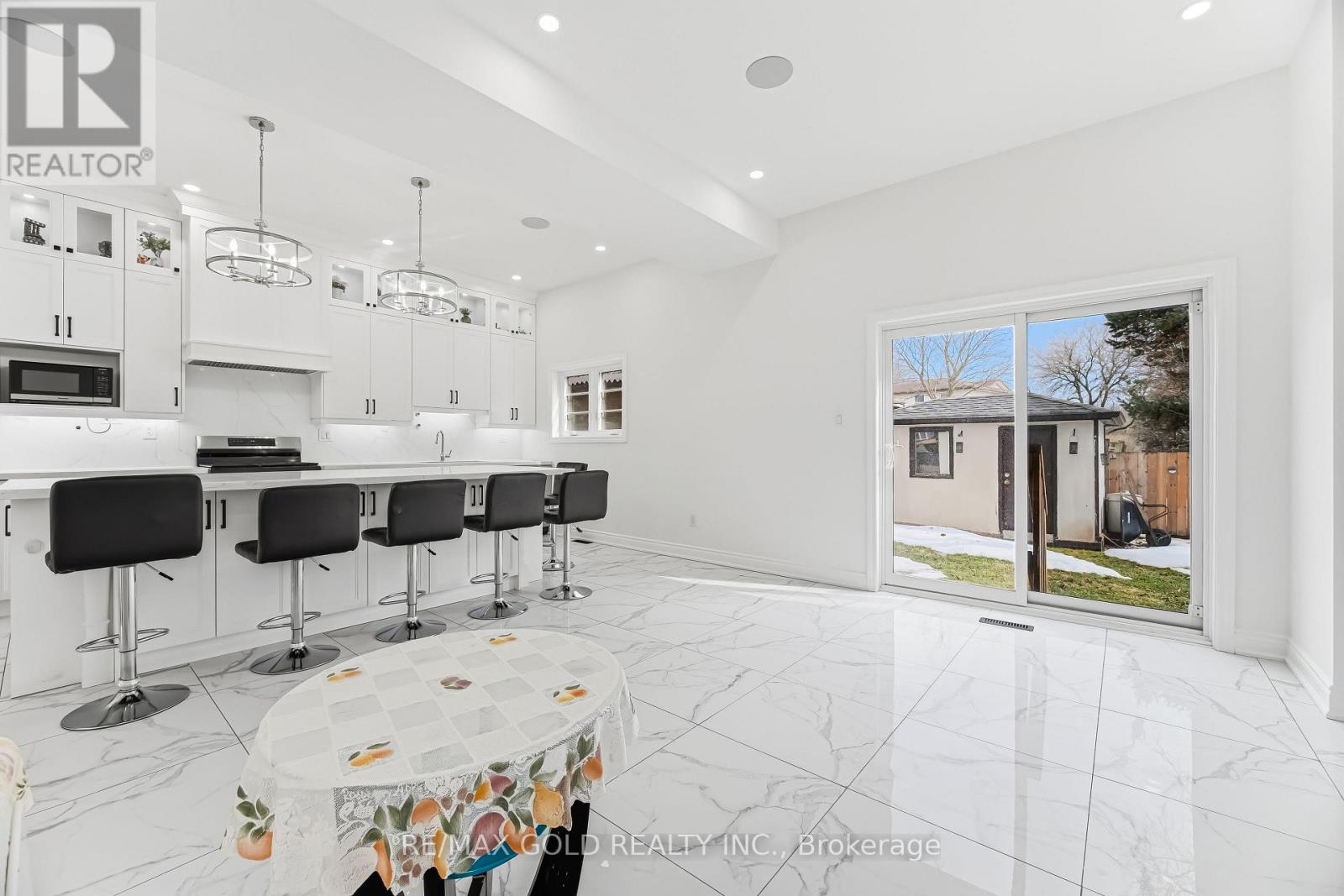 70 Mccraney Street W, Oakville, Ontario  L6H 1H4 - Photo 37 - W12894966