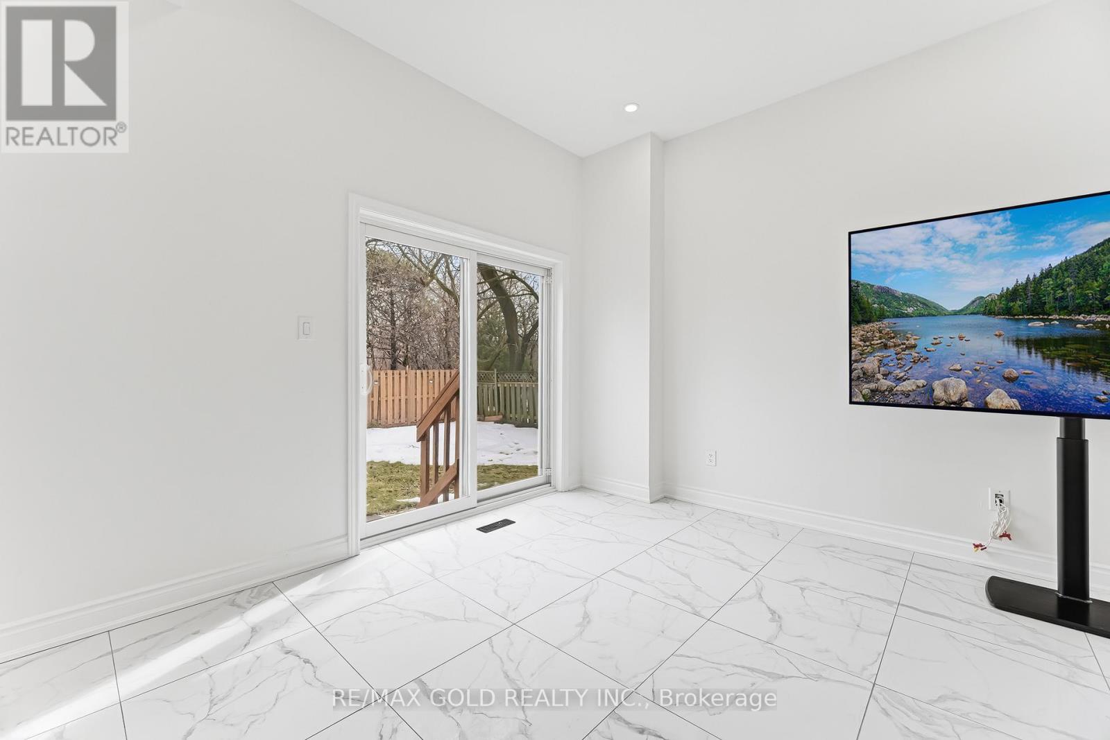 70 Mccraney Street W, Oakville, Ontario  L6H 1H4 - Photo 38 - W12894966