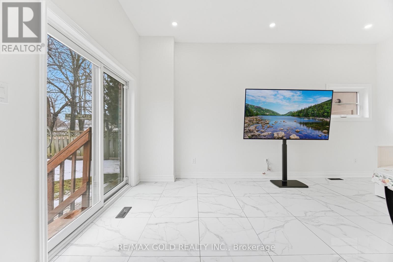 70 Mccraney Street W, Oakville, Ontario  L6H 1H4 - Photo 39 - W12894966