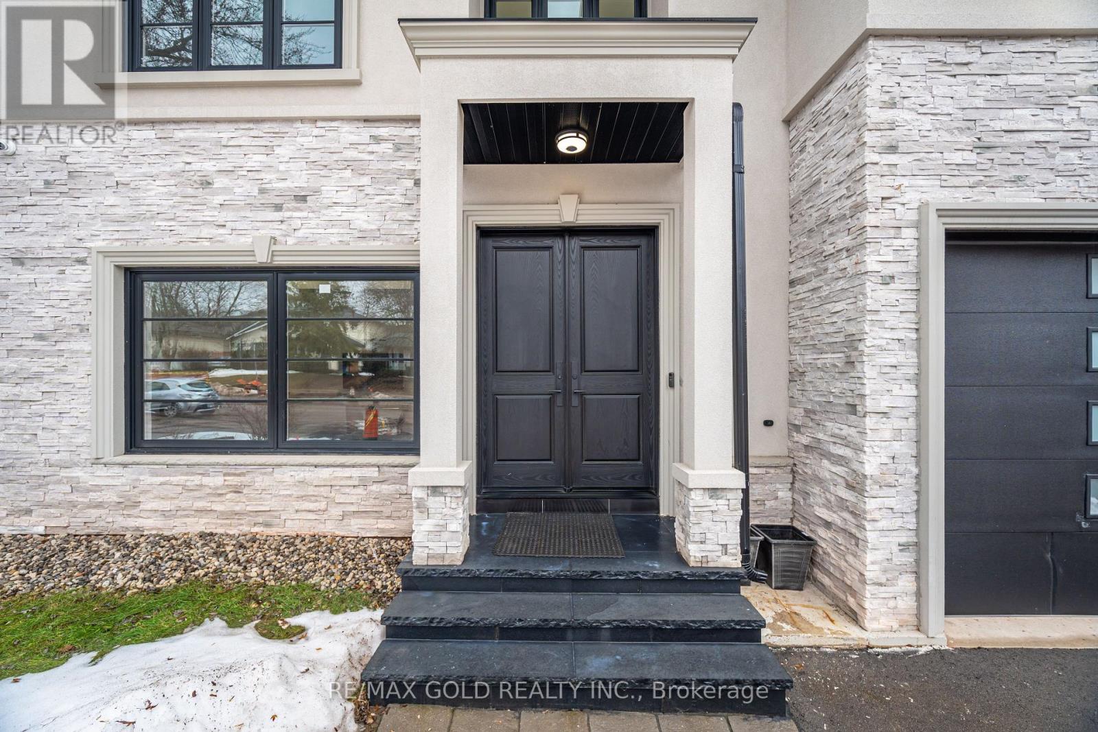 70 Mccraney Street W, Oakville, Ontario  L6H 1H4 - Photo 4 - W12894966