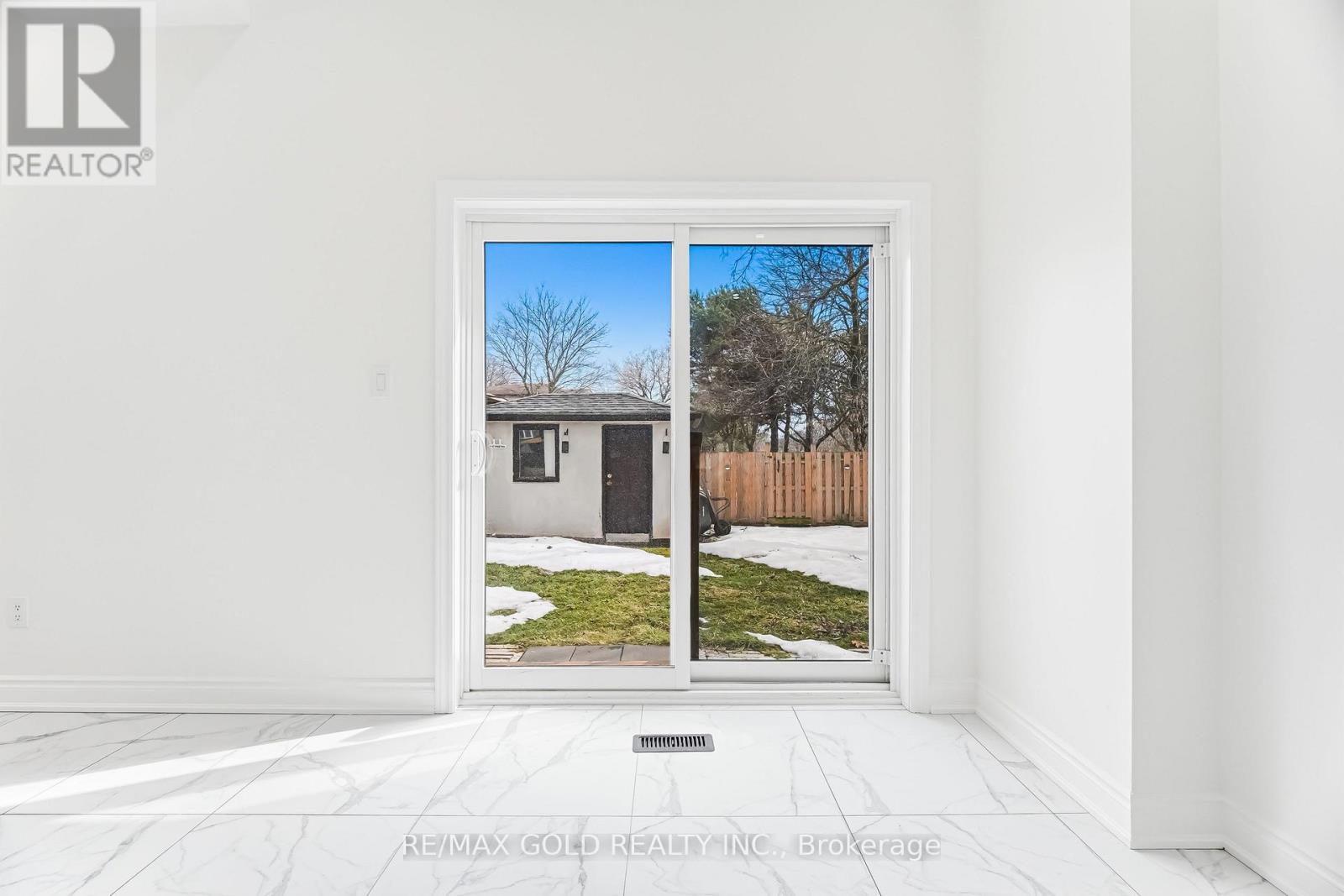 70 Mccraney Street W, Oakville, Ontario  L6H 1H4 - Photo 46 - W12894966