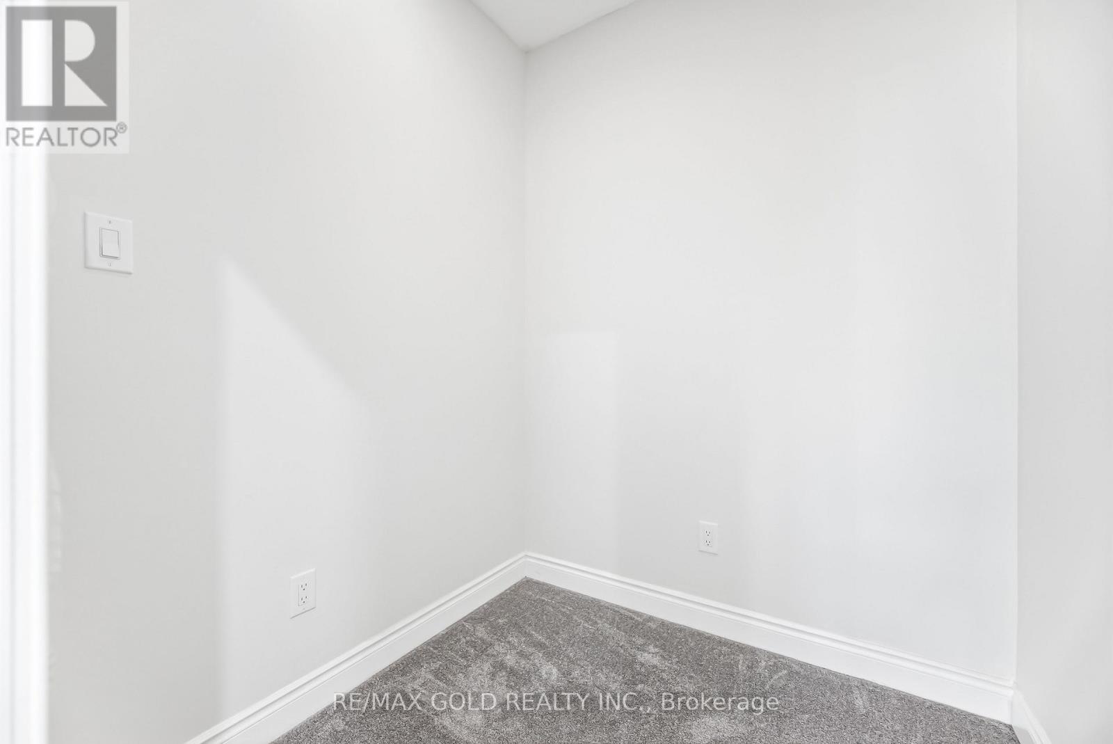 70 Mccraney Street W, Oakville, Ontario  L6H 1H4 - Photo 6 - W12894966
