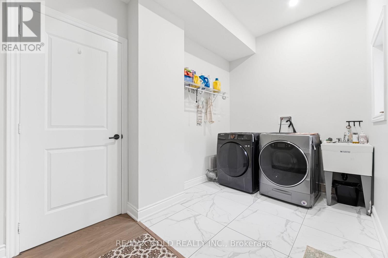 70 Mccraney Street W, Oakville, Ontario  L6H 1H4 - Photo 8 - W12894966