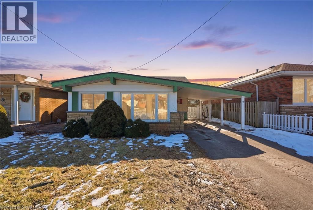 7 RAPALLO Drive, Hamilton, Ontario