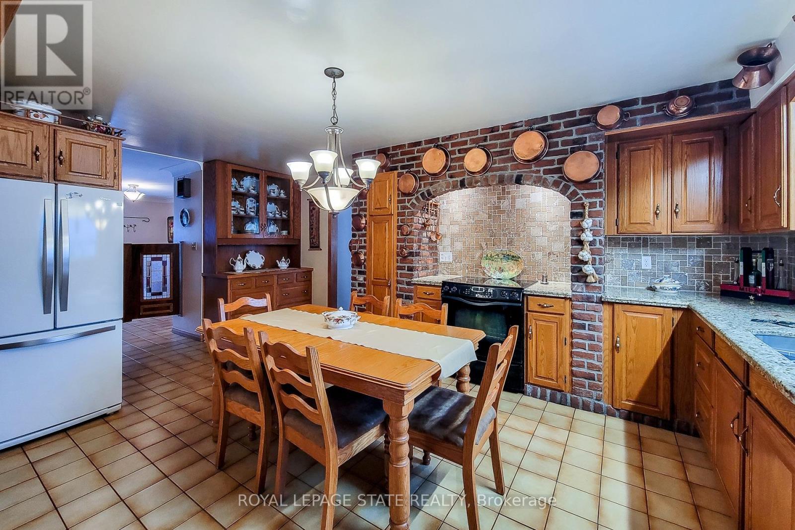 52 Elena Court, Hamilton, Ontario  L9C 7P7 - Photo 16 - X12894724