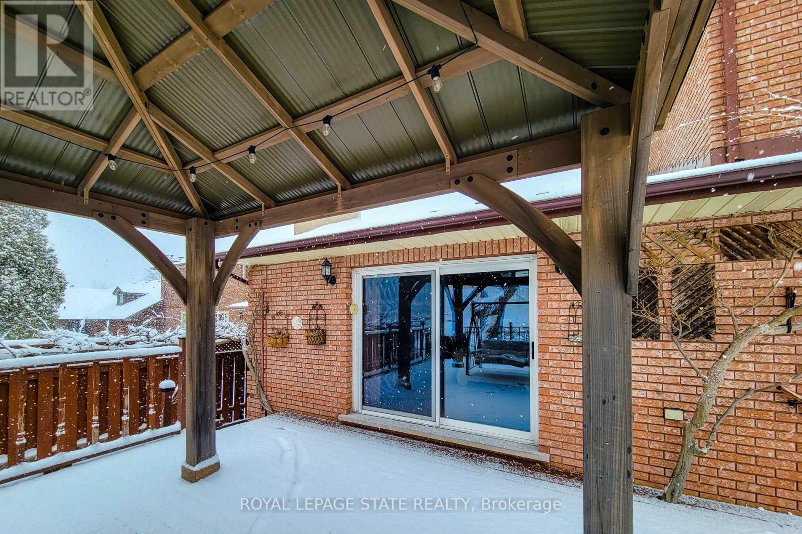 52 Elena Court, Hamilton, Ontario  L9C 7P7 - Photo 7 - X12894724