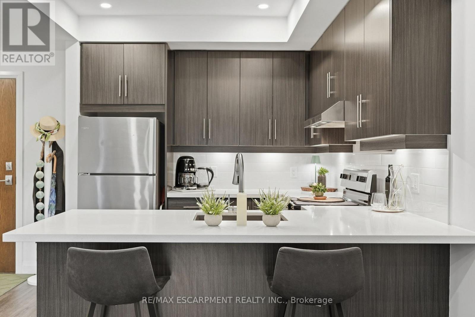 201 - 30 Hamilton Street S, Hamilton, Ontario  L8B 1V8 - Photo 10 - X12894790