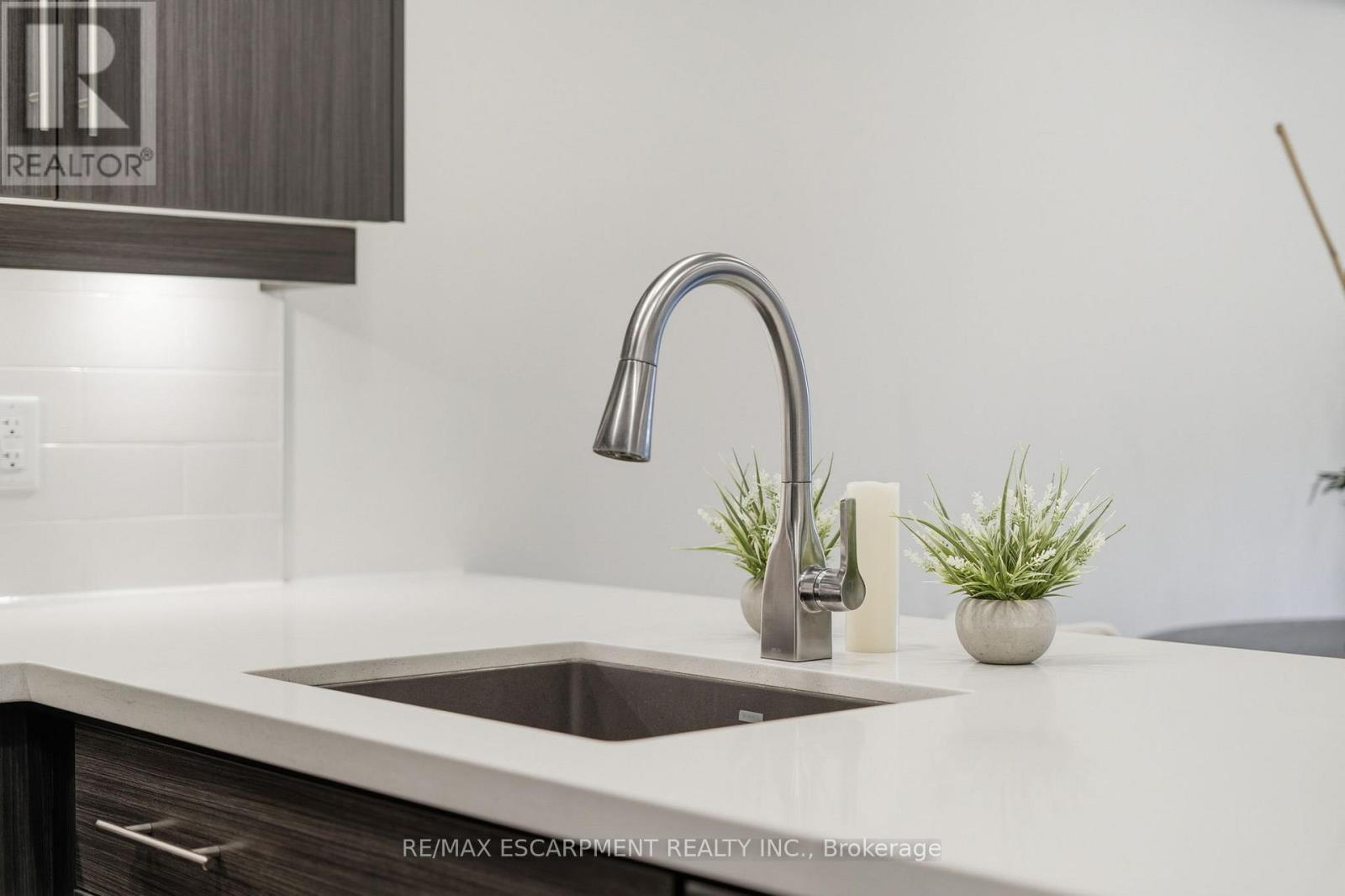 201 - 30 Hamilton Street S, Hamilton, Ontario  L8B 1V8 - Photo 13 - X12894790