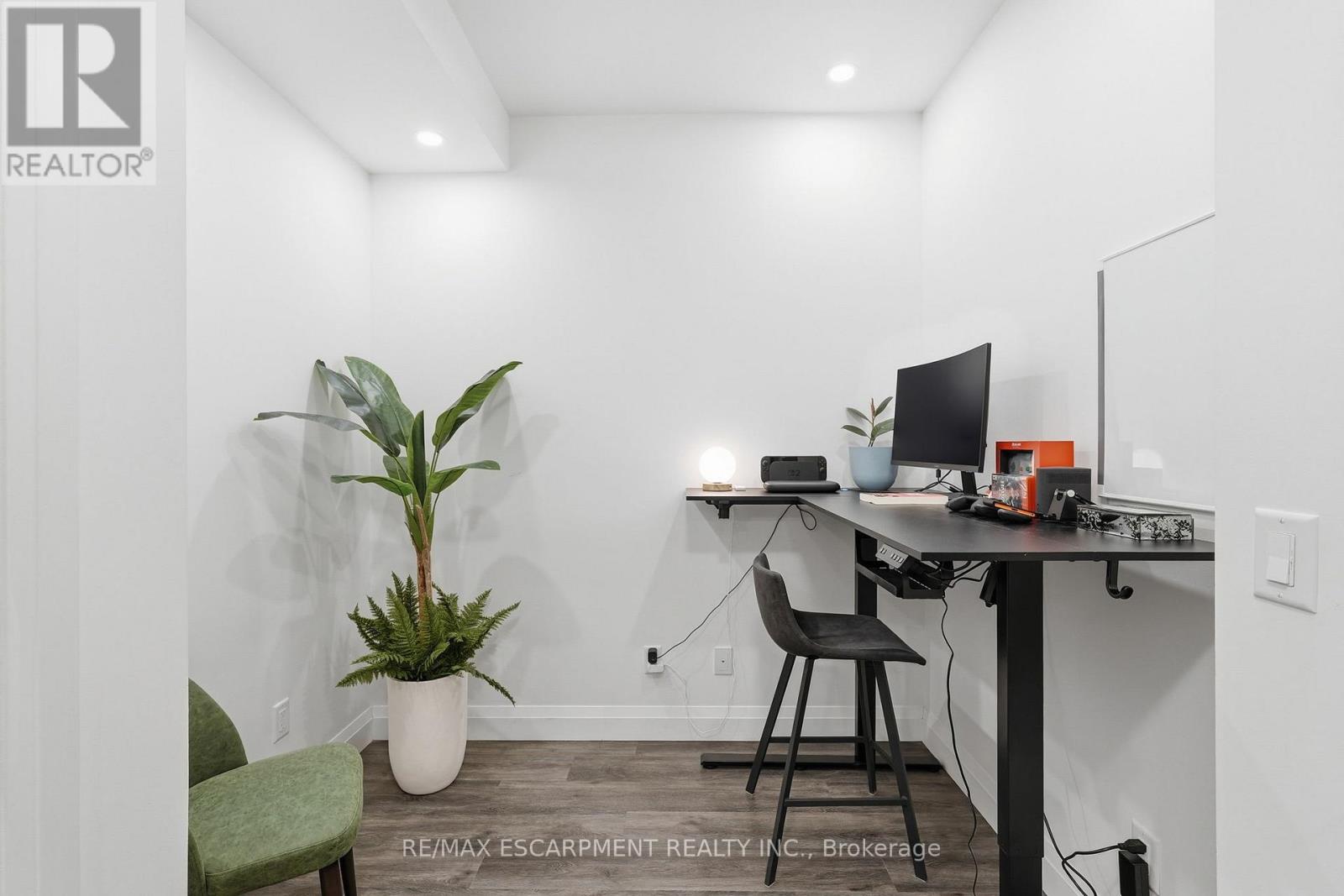 201 - 30 Hamilton Street S, Hamilton, Ontario  L8B 1V8 - Photo 6 - X12894790