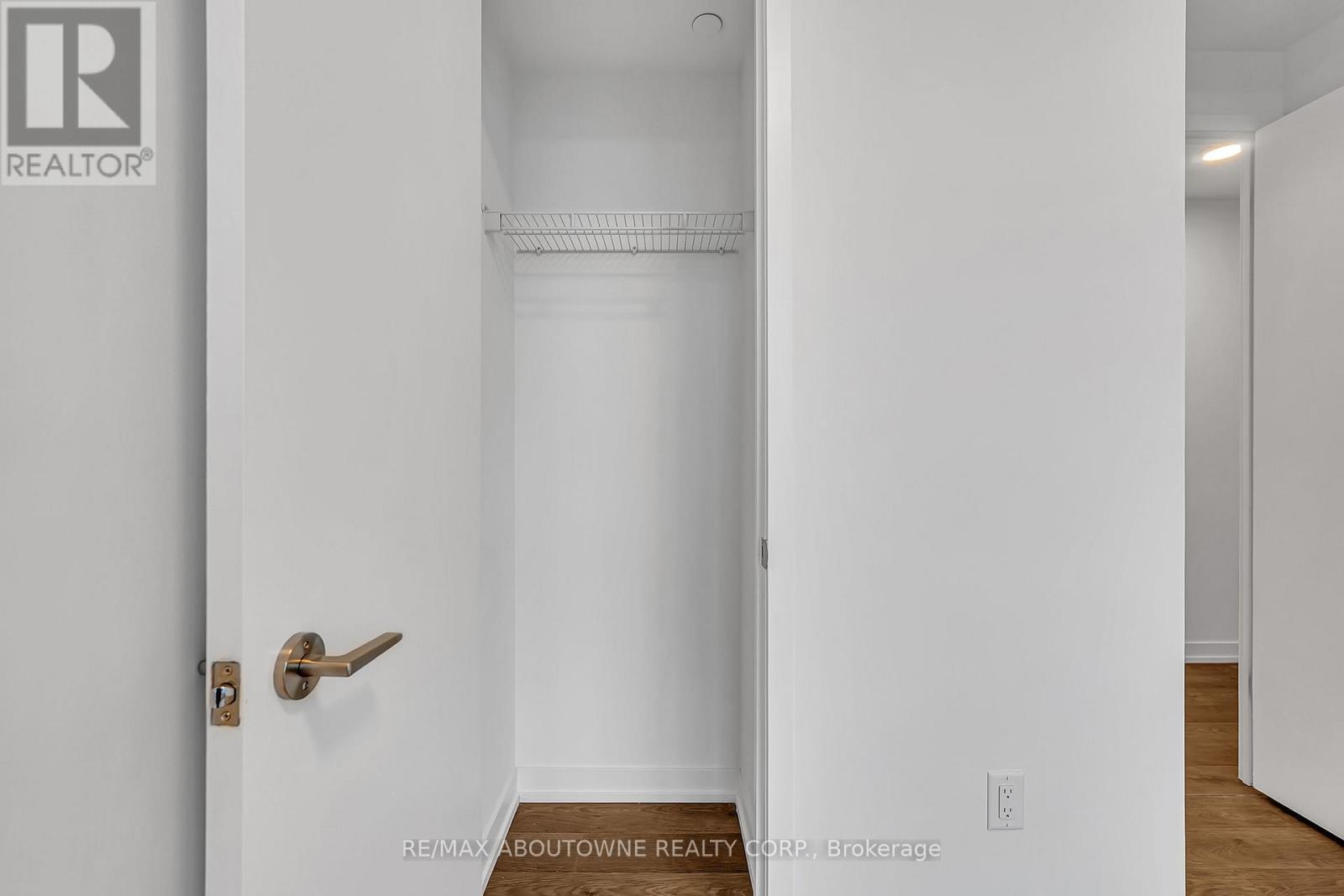 517 - 251 Masonry Way, Mississauga, Ontario  L5H 0B2 - Photo 10 - W12802984