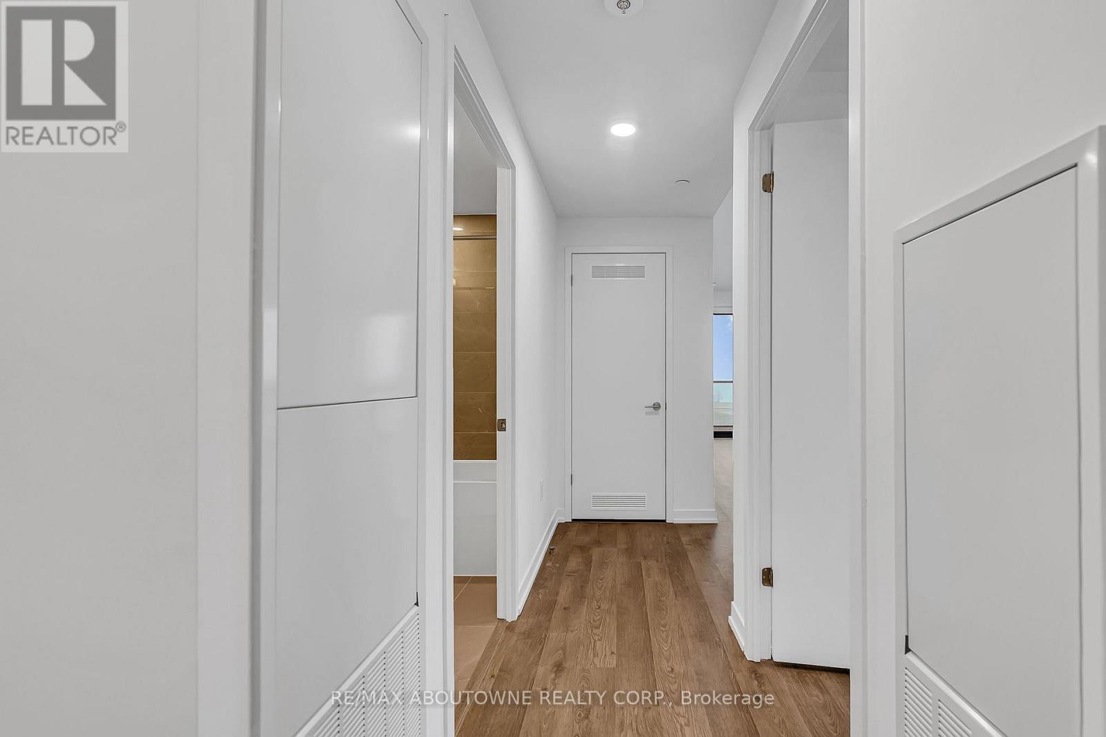 517 - 251 Masonry Way, Mississauga, Ontario  L5H 0B2 - Photo 9 - W12802984