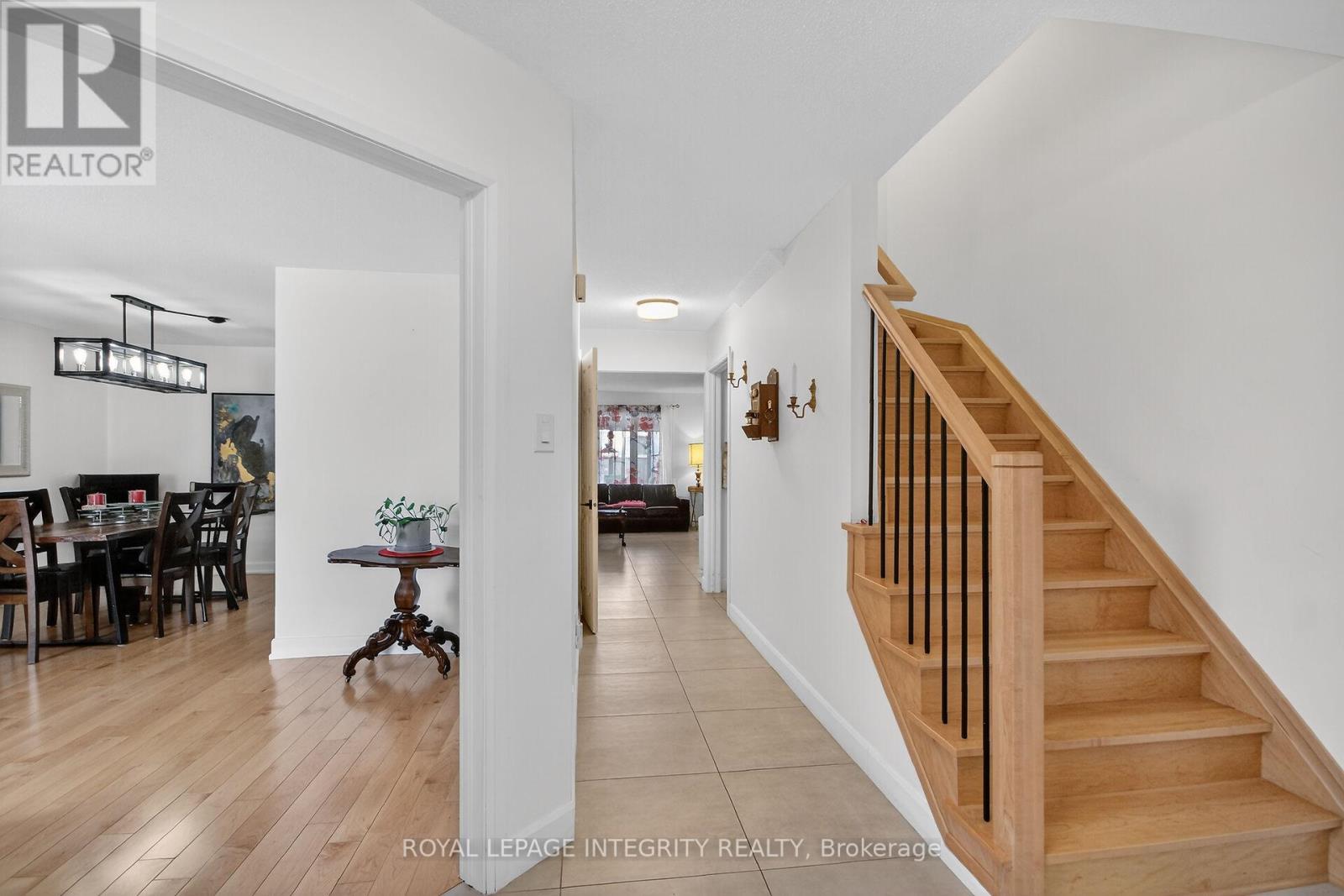 2092 Legrand Crescent, Ottawa, Ontario  K1E 3T6 - Photo 4 - X12894646