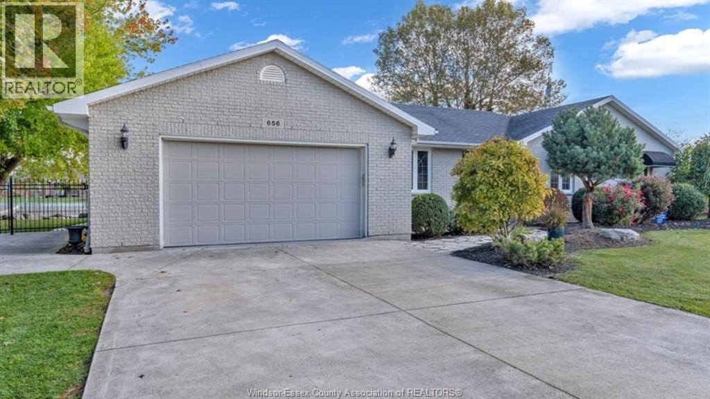 656 Markham, Lakeshore, Ontario  N0P 2L0 - Photo 2 - 26005625