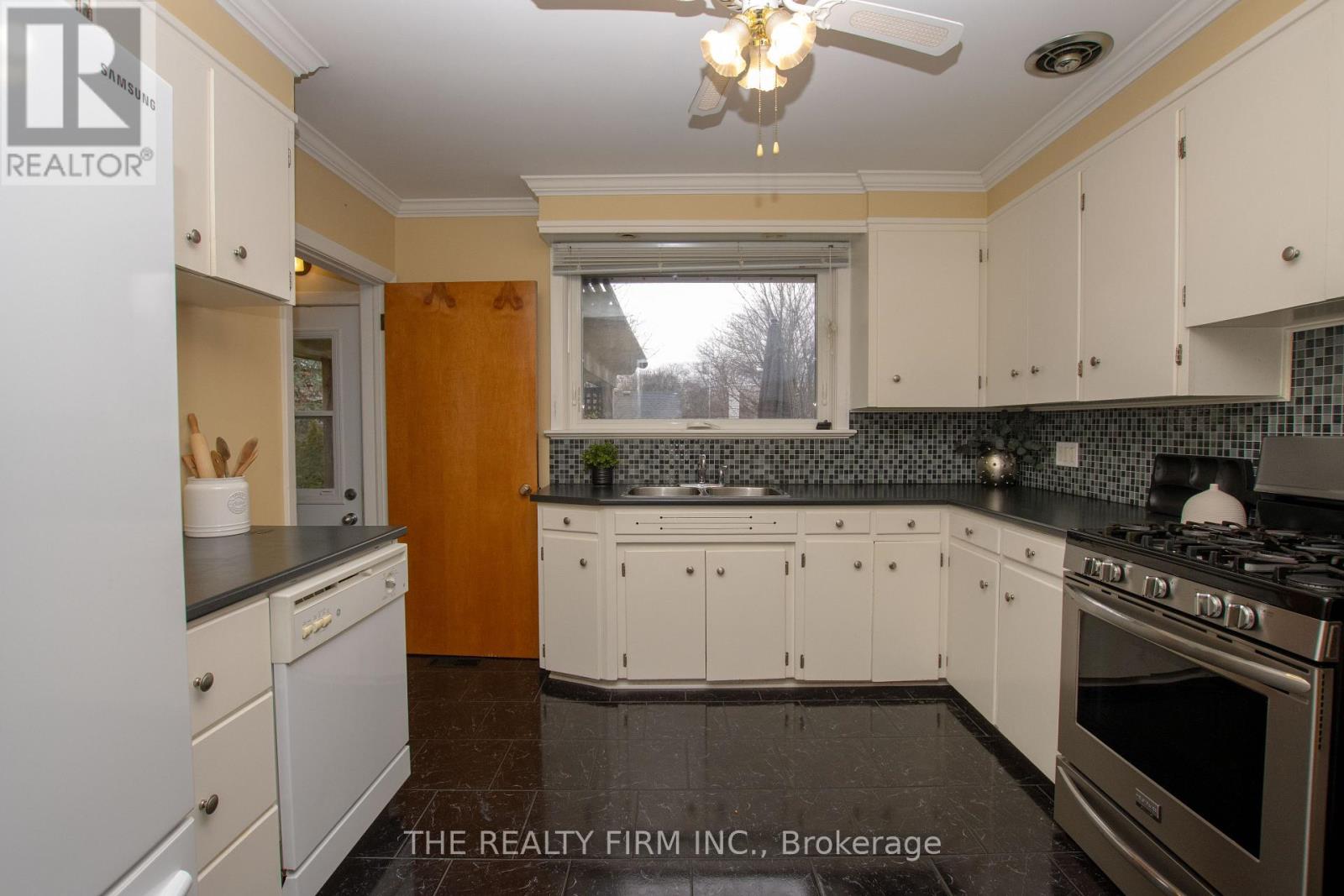 424 Base Line Road E, London South, Ontario  N6C 2P6 - Photo 16 - X12894992