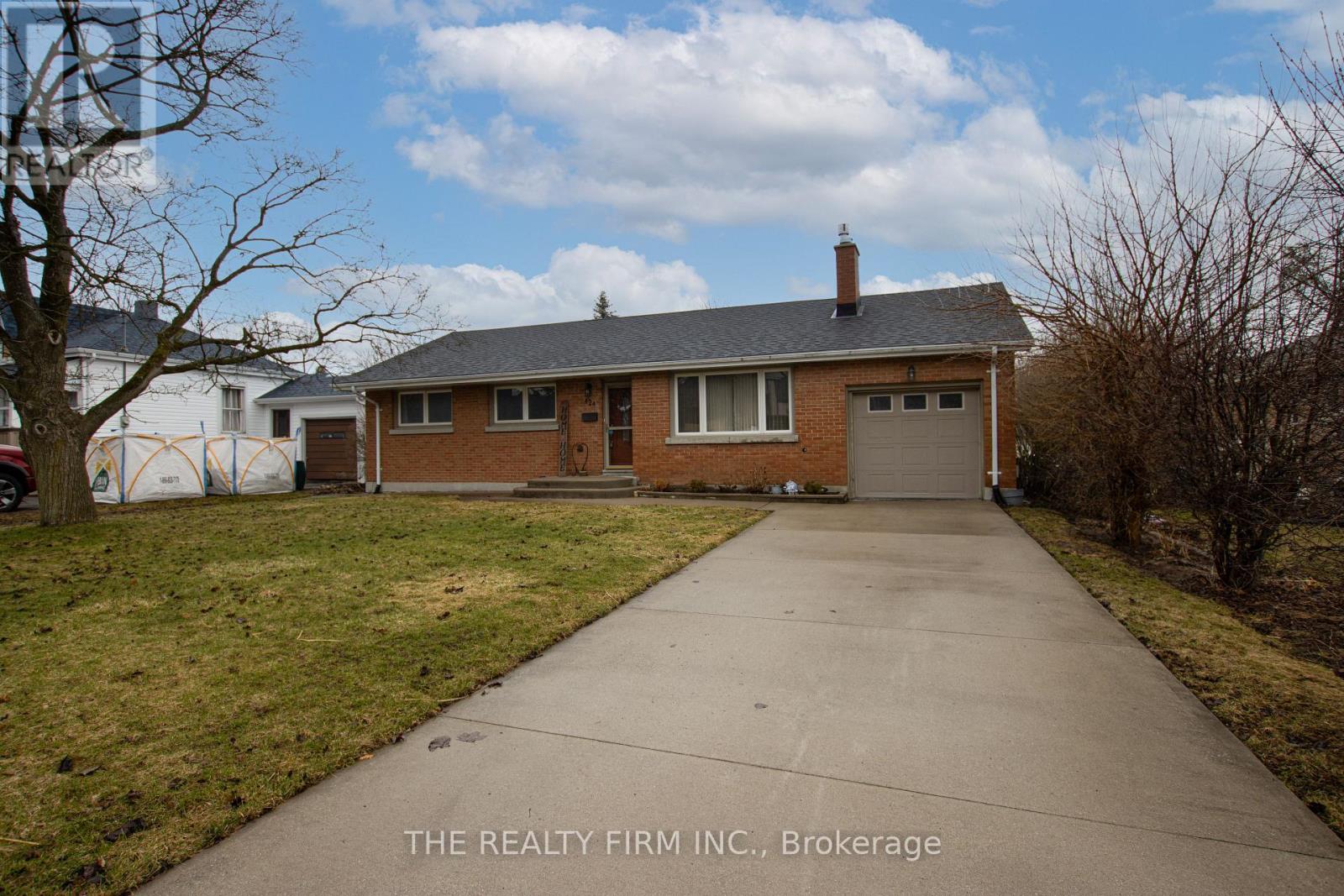 424 Base Line Road E, London South, Ontario  N6C 2P6 - Photo 2 - X12894992