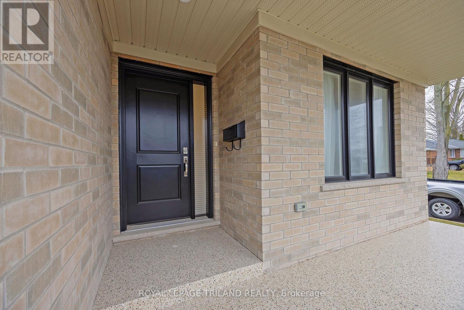 19.5 Park Avenue, St. Thomas, Ontario  N5R 4V5 - Photo 2 - X12895068