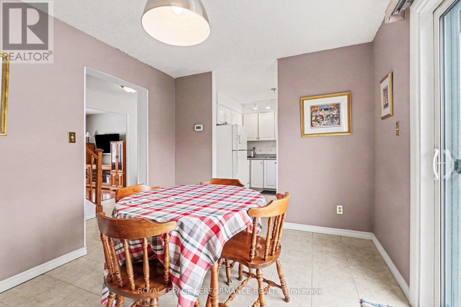 299 Mockingbird Drive, Ottawa, Ontario  K1E 2A4 - Photo 11 - X12895060